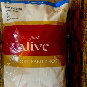 Brand New 3 Pack Barely There Pantyhose